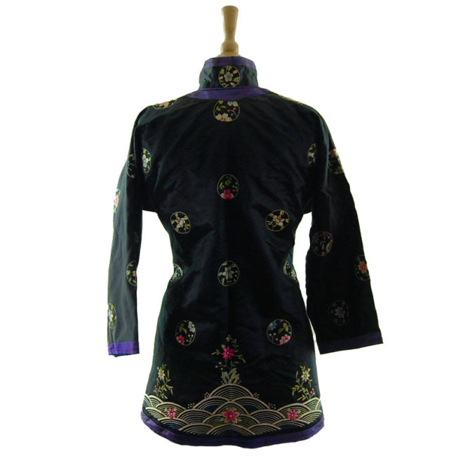 Traditional Hanfu Robe back Features a black block colour shirt with embroidered flowers and hills on the hemline with embroidered flowers.