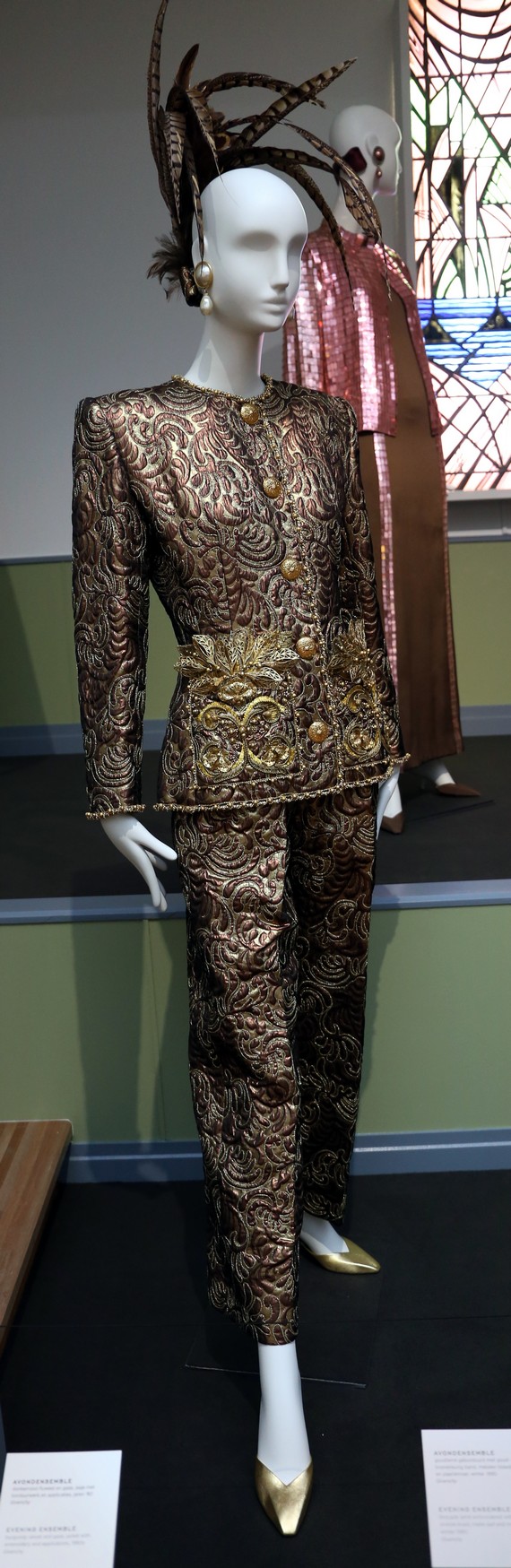 Móda 90. let - večerní oblek Givency, 1990