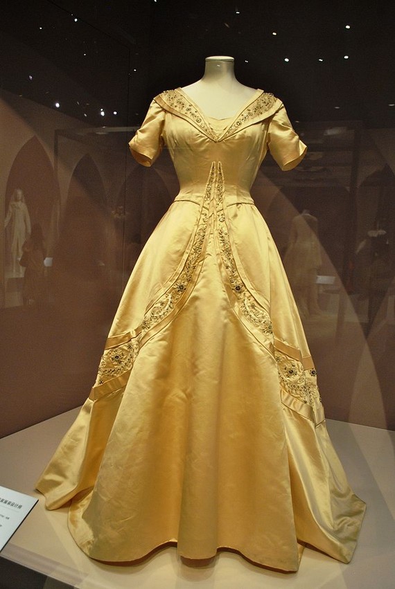 1951 yellow silk satin wedding dress by Norman Hartnell 1951 yellow silk satin wedding dress by Norman Hartnell