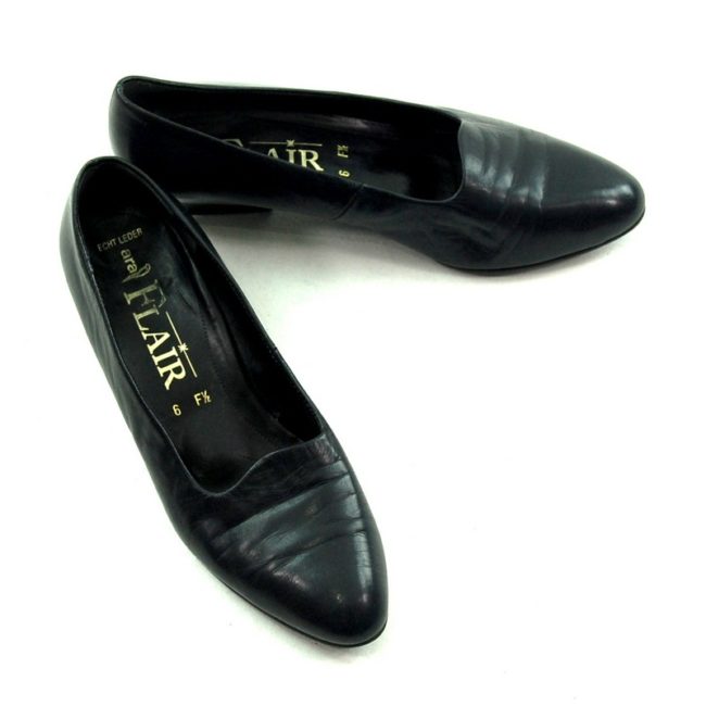 Front view of 80s Navy Blue Leather Pumps