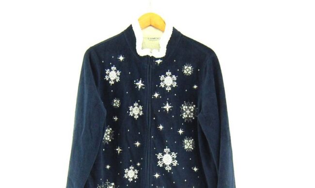 Close up of Snowflake Pattern womens Retro Fleece