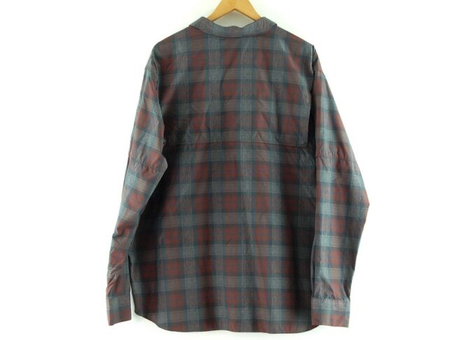 Back of Columbia Omni Shade Shirt