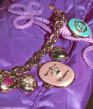 Juicy Couture charms. Image via Wikimedia Commons.