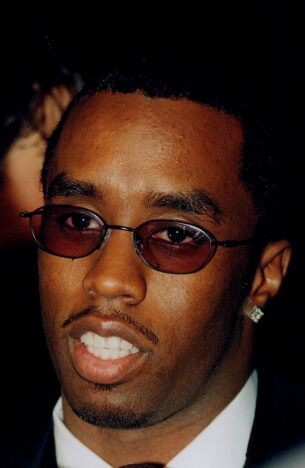 2000s fashion trends - Sean Combs in 2000. Image via Wikimedia Commons.