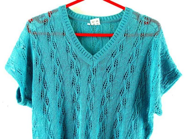 Close-up-of-front-of-Blue-Vintage-80s-Top