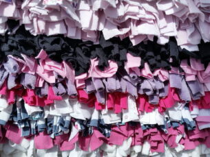 Recycled clothing UK - Rag rug. Image via hippopx, copyright free.