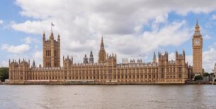 Palace of Westminster, Big Ben, and Westminster Bridge as seen from the south bank of the River Thames. Image via Wikipedia, copyright free.