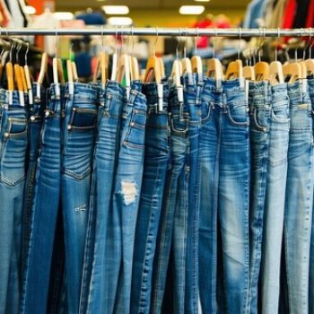 Womens vintage 90s high-waisted jeans - thrift-store-denim-racks